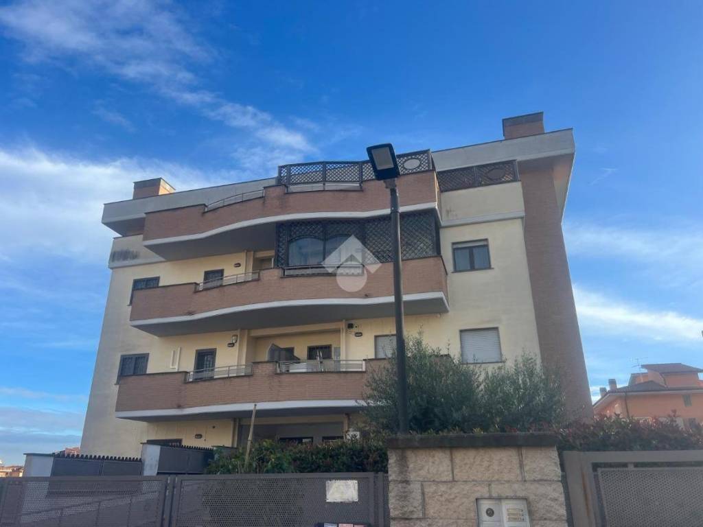 Appartamento a Roma in Via della palmarola, 88 - Foto 2