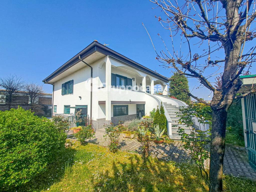 Villa a Magenta in Strada Robecco, 10 - Foto 1