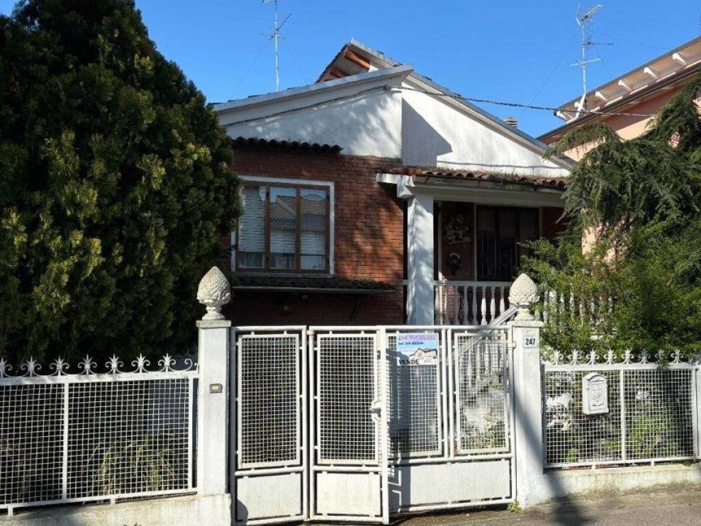 Villa a Vigarano mainarda in Via Mantova, 247 - Foto 3