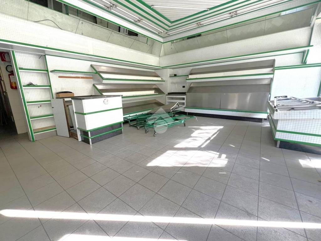 Immobile a Sondrio in NEGOZIO viale Milano, 18 - Foto 2