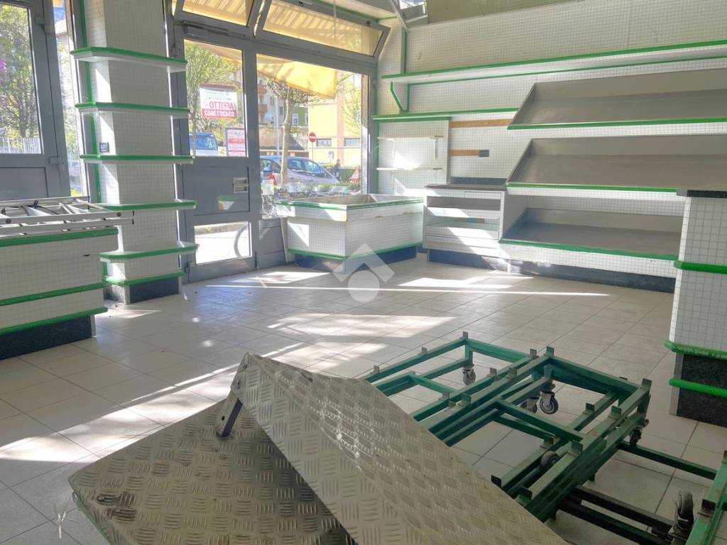 Immobile a Sondrio in NEGOZIO viale Milano, 18 - Foto 5