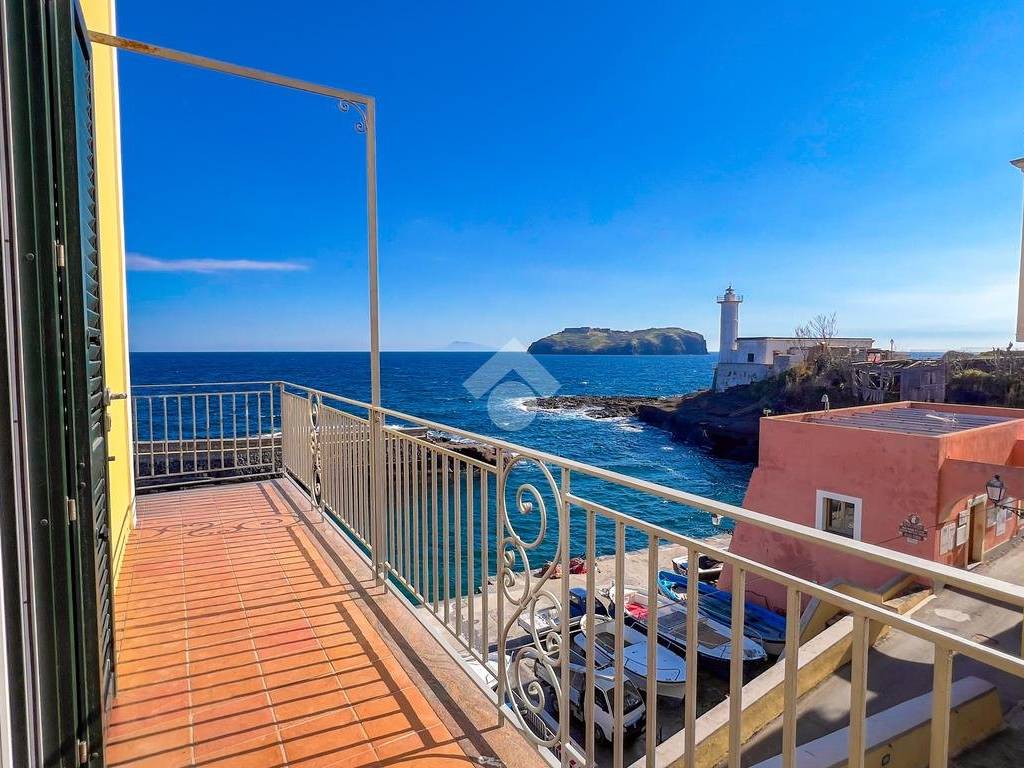 Appartamento a Ventotene in Via Rampe Marina, 7 - Foto 2