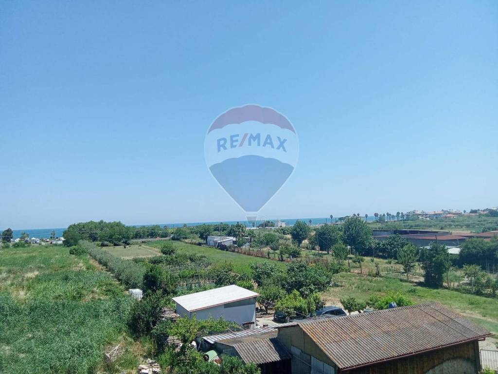 Appartamento a Roseto degli abruzzi in VIA NAZIONALE ADRIATICA, 89 - Foto 2