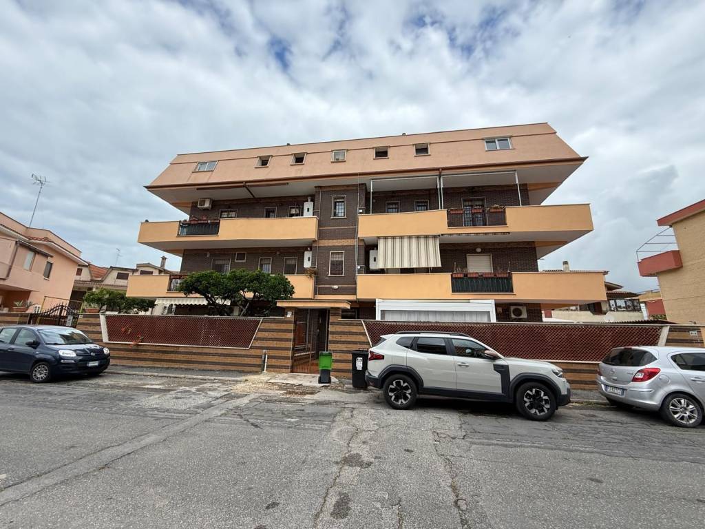 Appartamento a Ladispoli in Via Cristoforo Colombo, 47 - Foto 3