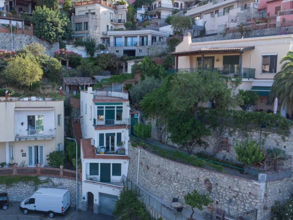 Villa a Taormina in Via Leonardo Da Vinci - Foto 2