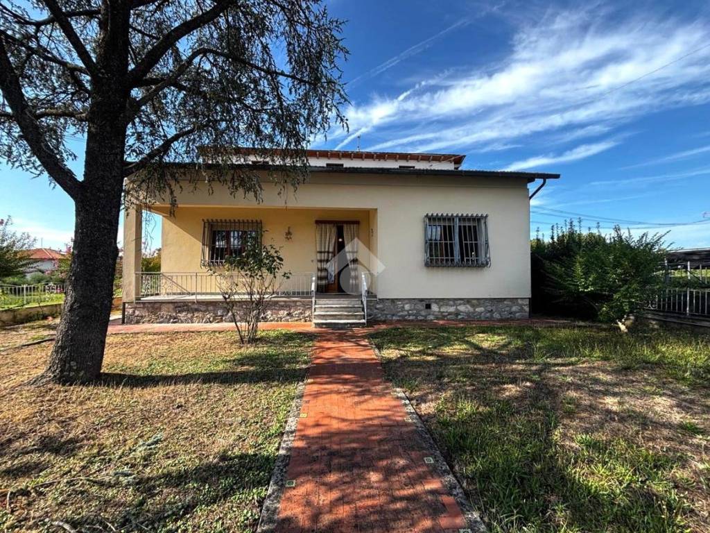 Villa a Uzzano in Via A. Moro, 280 - Foto 2