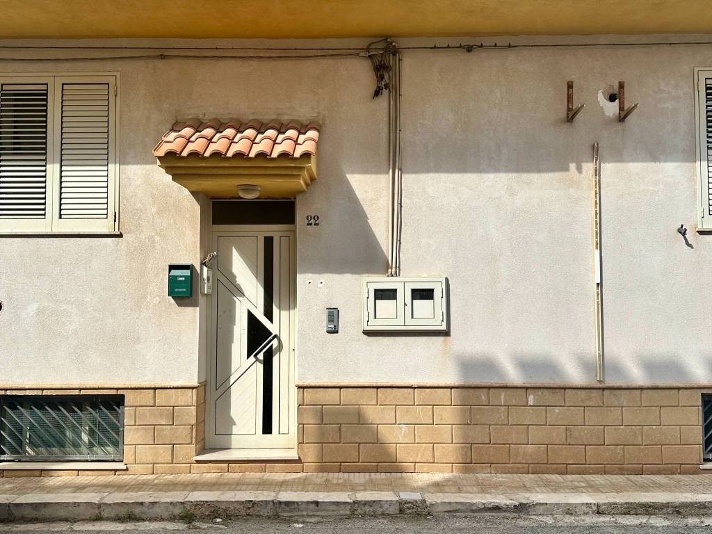 Appartamento a Cinisi in Via Vincenzo Bellini, 22 - Foto 2