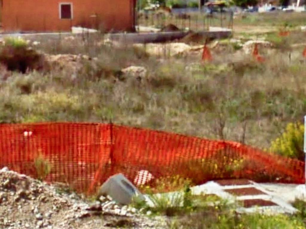 Terreno a Magliano de' marsi in Via Vicinale San Pietro, N. snc - Foto 2
