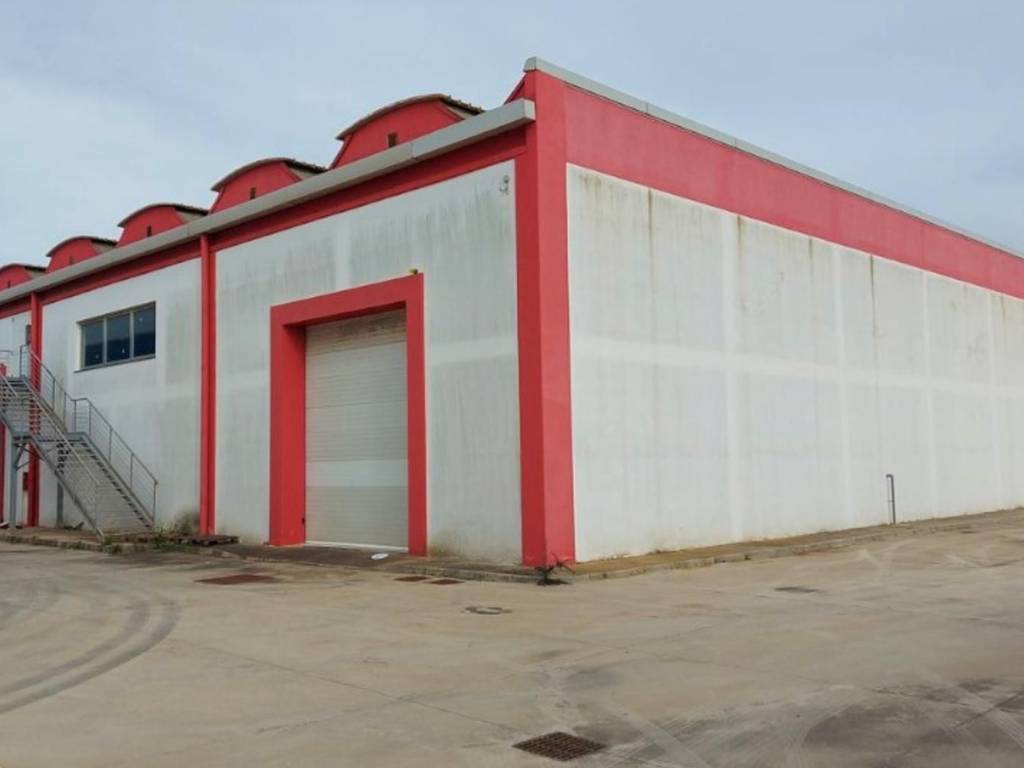 Immobile a San sperate in Zona industriale Su Fraigu, N. snc - Foto 3