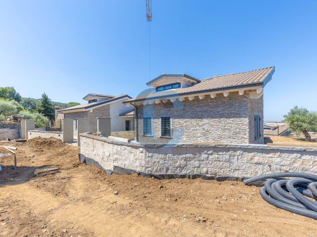 Villa a Monte porzio catone in Via Frascati Colonna, 32 - Foto 4