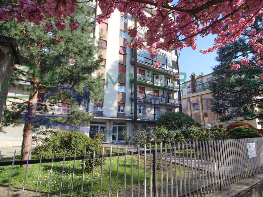 Appartamento a Somma lombardo in Viale Ugo Maspero - Foto 2