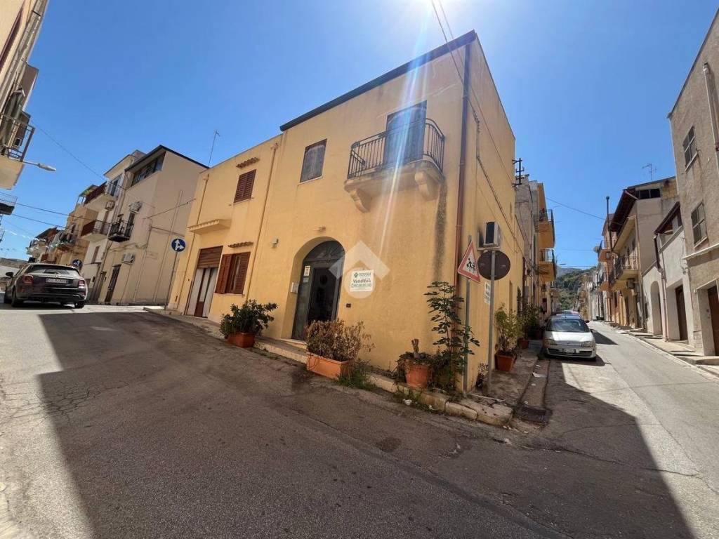 Casa indipendente a Castellammare del golfo in Via Pasquale Calvi, 26 - Foto 2