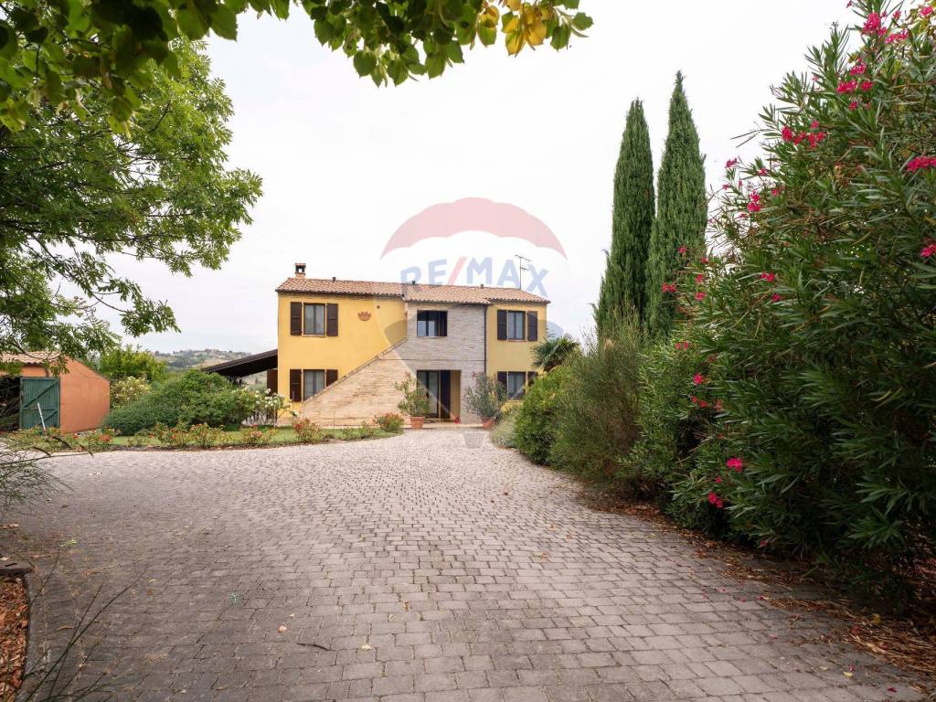 Rustico / casale a Morrovalle in CONTRADA LAMATICCI, 26 - Foto 2