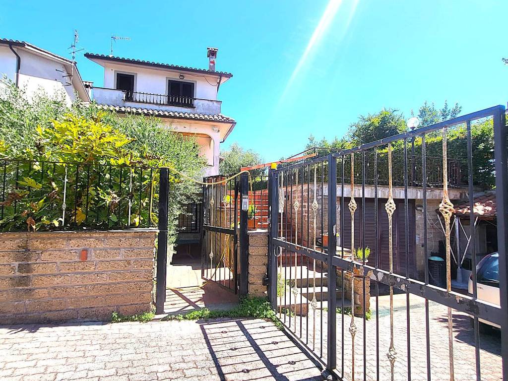Villetta a schiera a Capranica in Viale Laura - Foto 3
