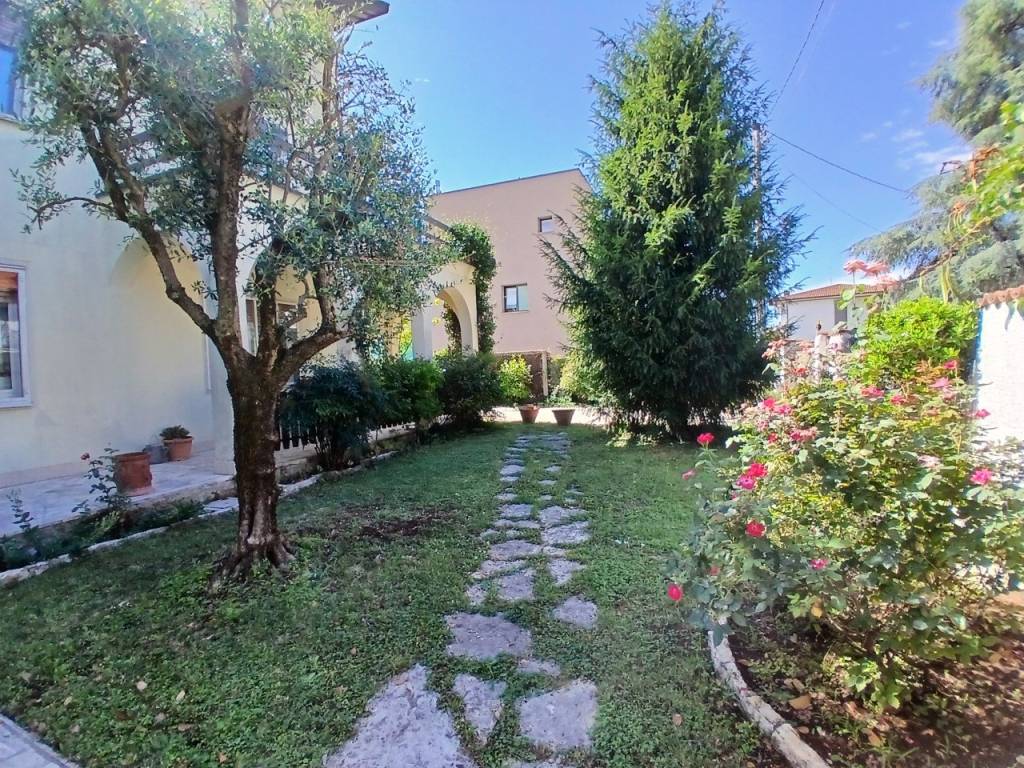Villa a Thiene in Via Francesco Baracca, 6 - Foto 4