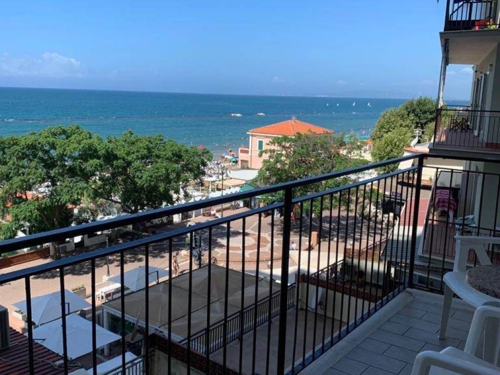 Appartamento a Follonica in Via Dante, 58 - Foto 2