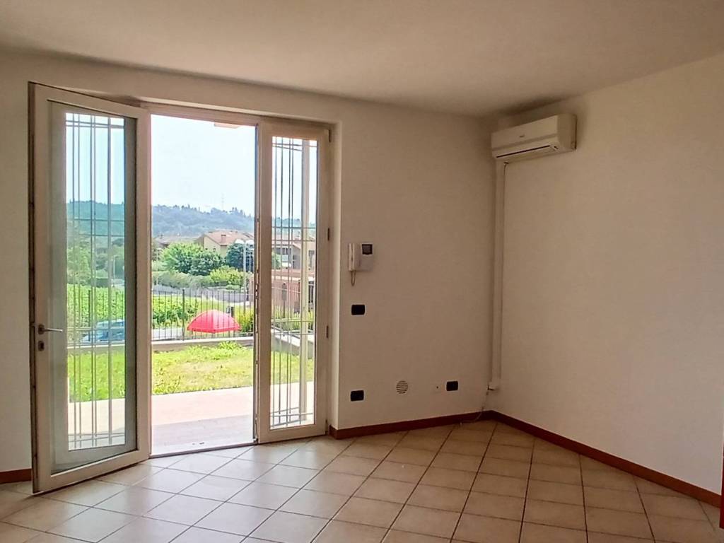 Appartamento a Castelnuovo del garda in Via Pastrengo - Foto 4