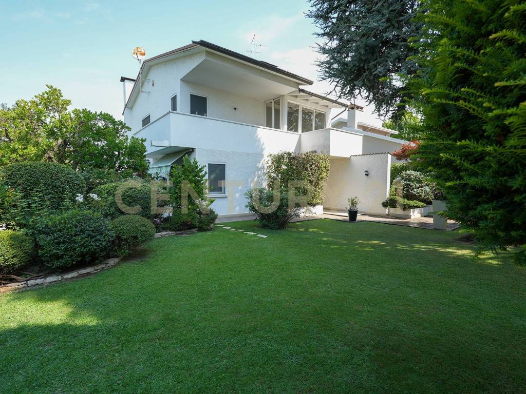 Villa a Legnago in Via F. Petrarca, 11 - Foto 2