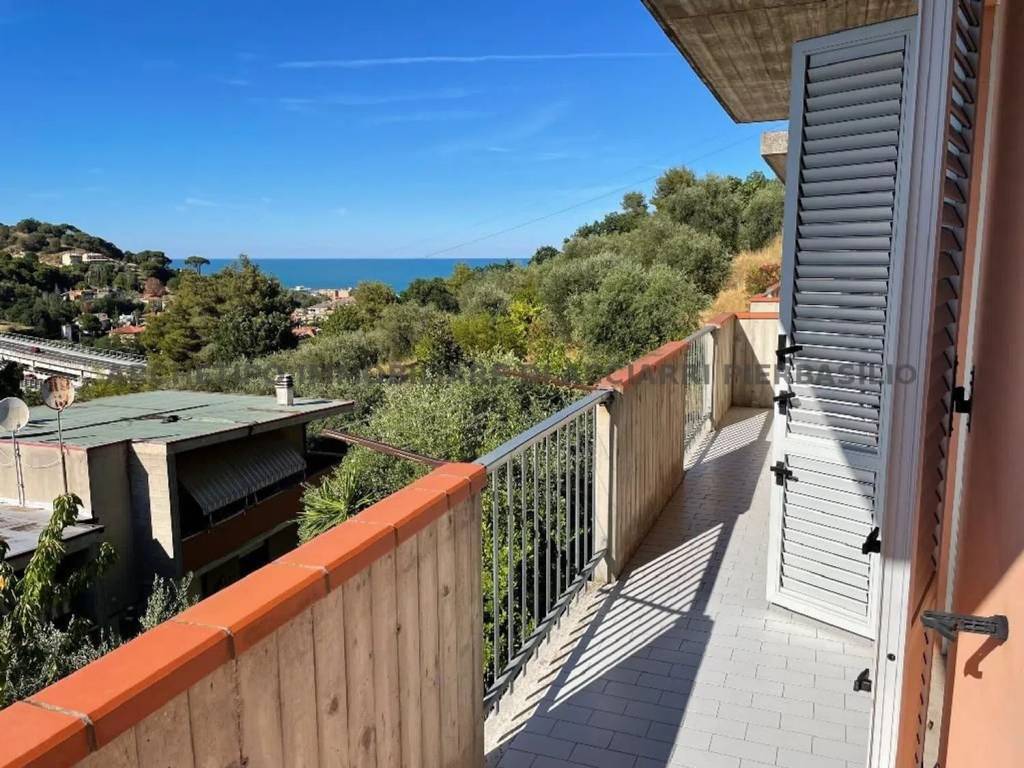 Villa a Cupra marittima in Via Alessandro Bocconi - Foto 2
