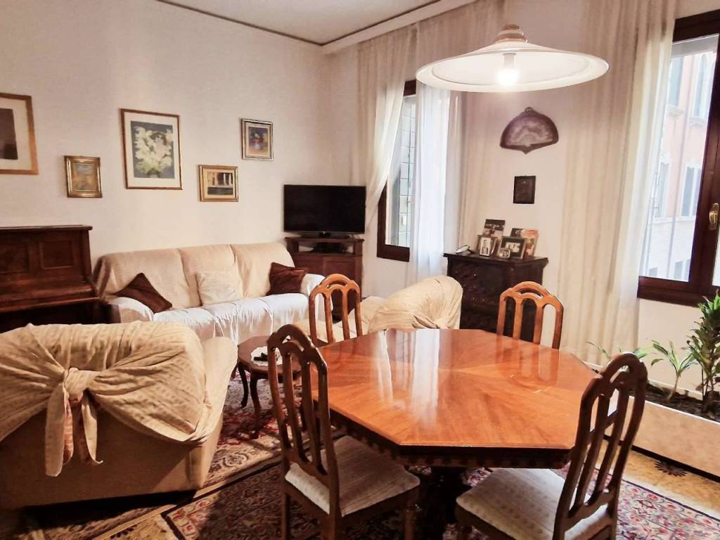 Appartamento a Venezia in ramo de le Chioverete - Foto 2