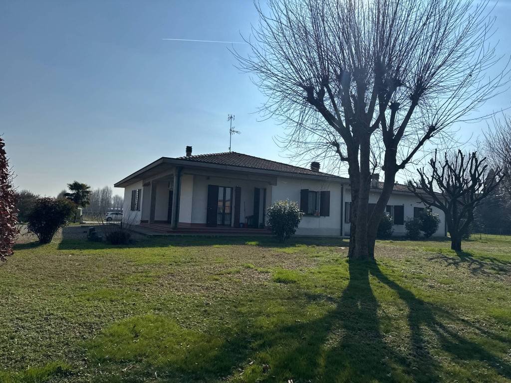 Villa a Soliera in Via Canale, 50 - Foto 2
