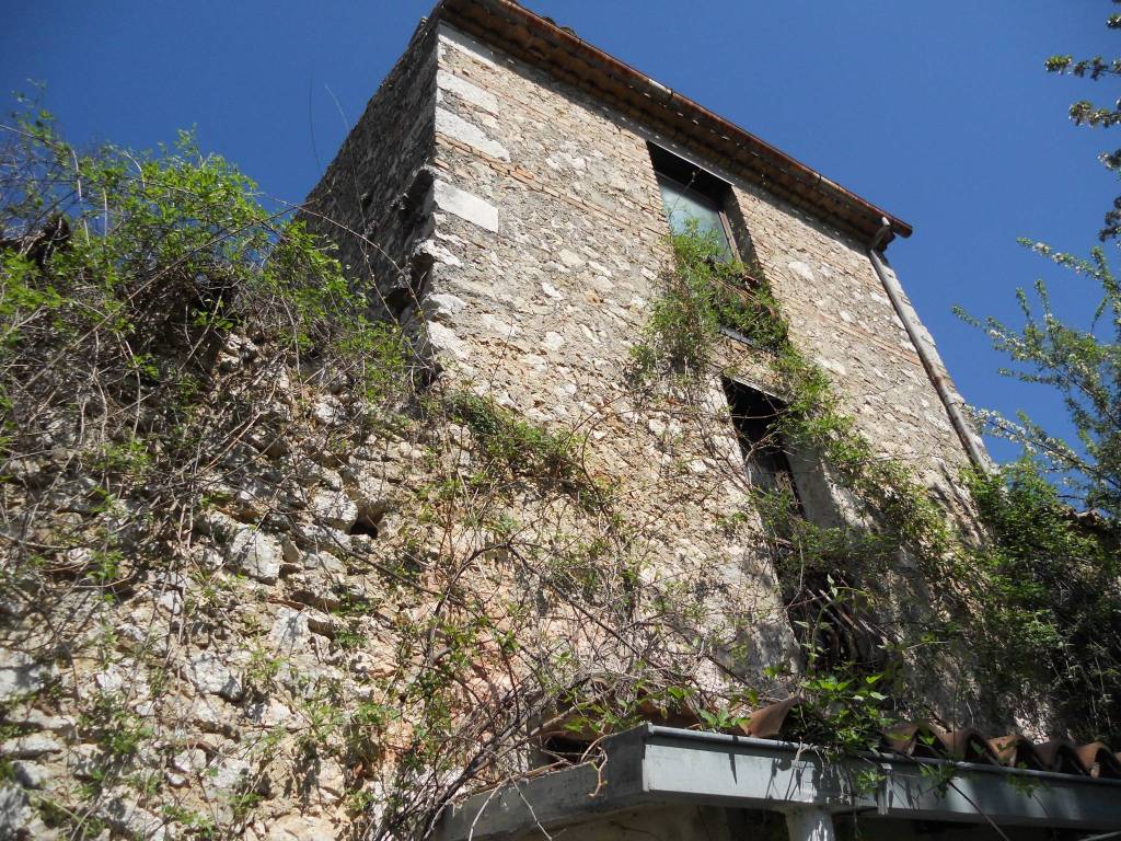 Casa indipendente a Capistrello in Via Cirillo - Foto 3