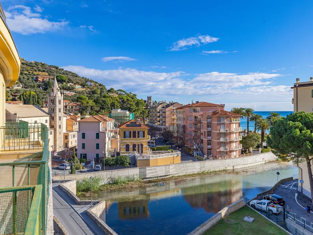 Appartamento a Finale ligure in Via Del Santuario - Foto 2