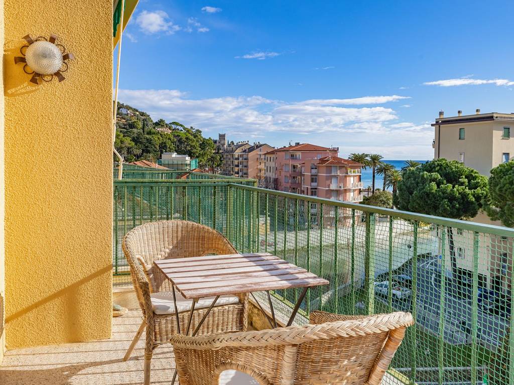 Appartamento a Finale ligure in Via Del Santuario - Foto 4