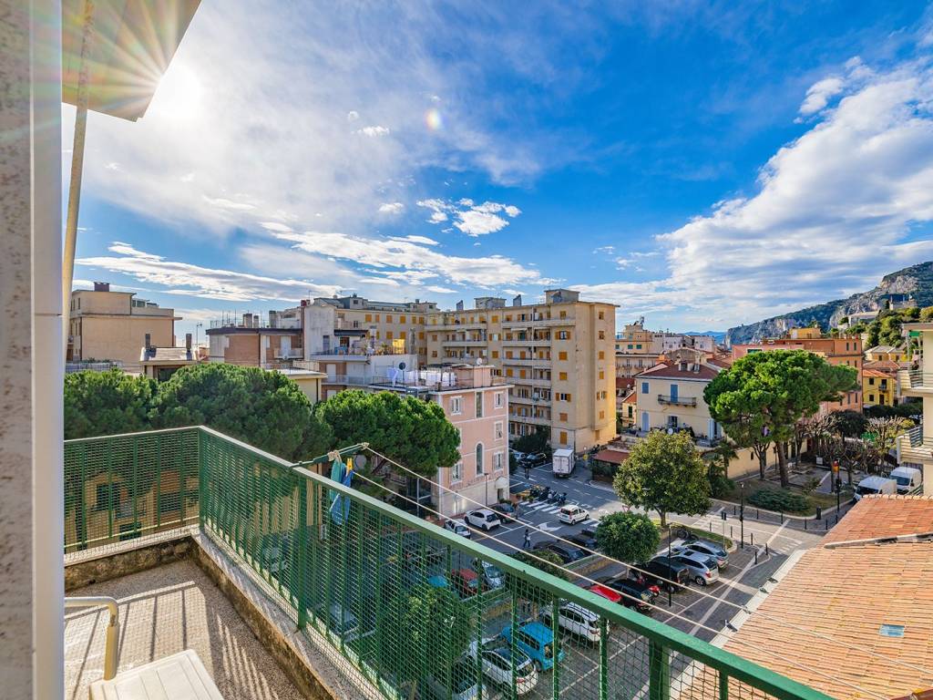 Appartamento a Finale ligure in Via Del Santuario - Foto 5