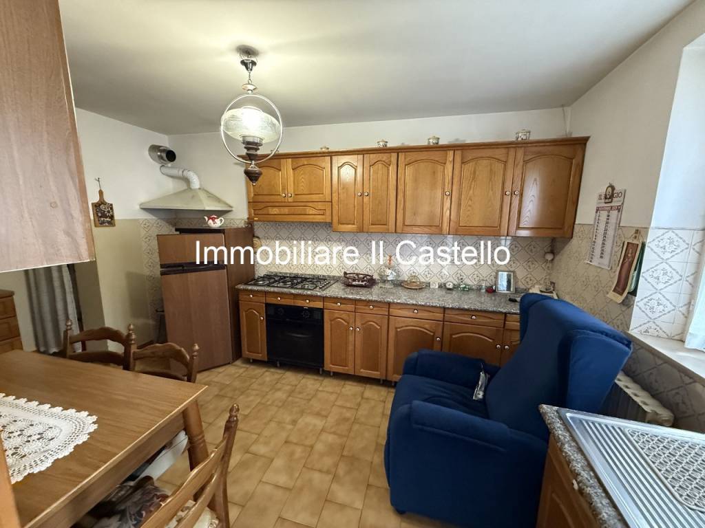 Casa indipendente a Castiglione del lago in Via Alessandro Manzoni, 20 - Foto 2