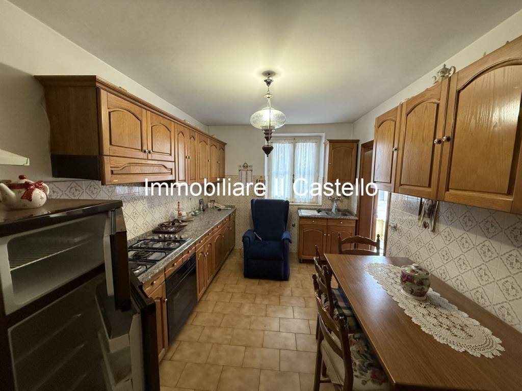 Casa indipendente a Castiglione del lago in Via Alessandro Manzoni, 20 - Foto 3