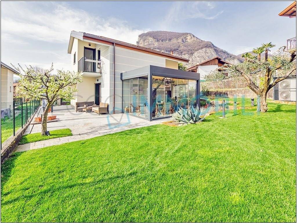 Villa a Calolziocorte in via don g. minzoni, 6 - Foto 1