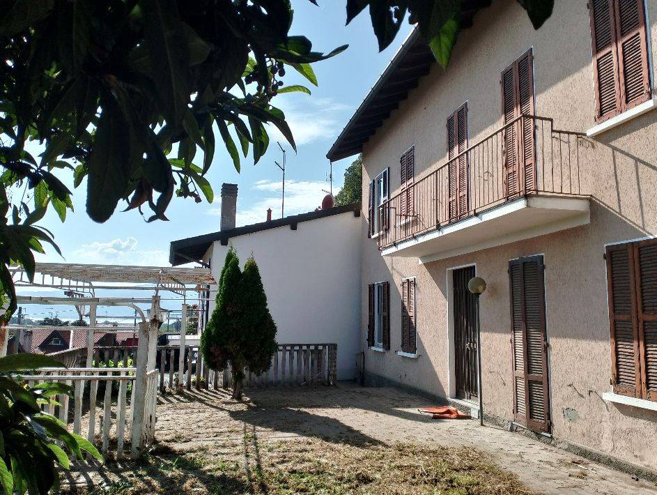 Casa indipendente a Besozzo in Via Lago, 20 - Foto 4