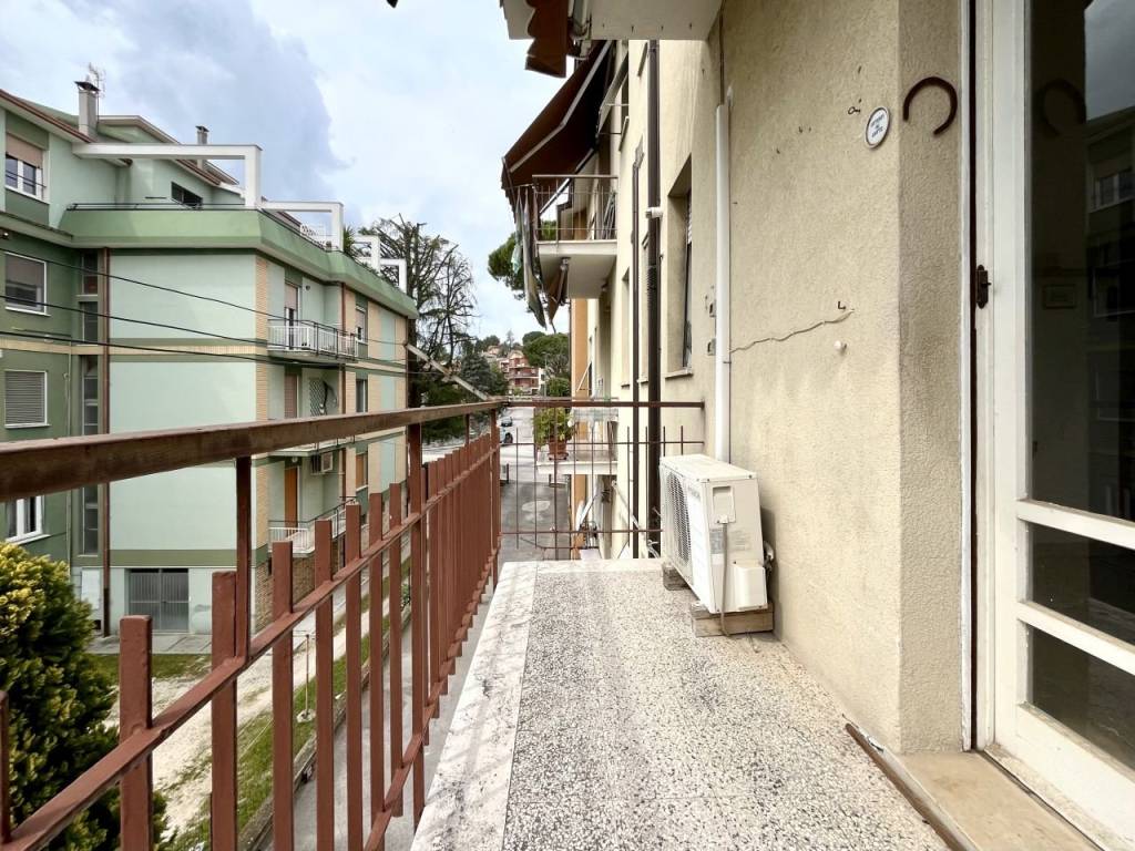 Appartamento a Jesi in Via Lorenzo Jacopo Salimbeni - Foto 4