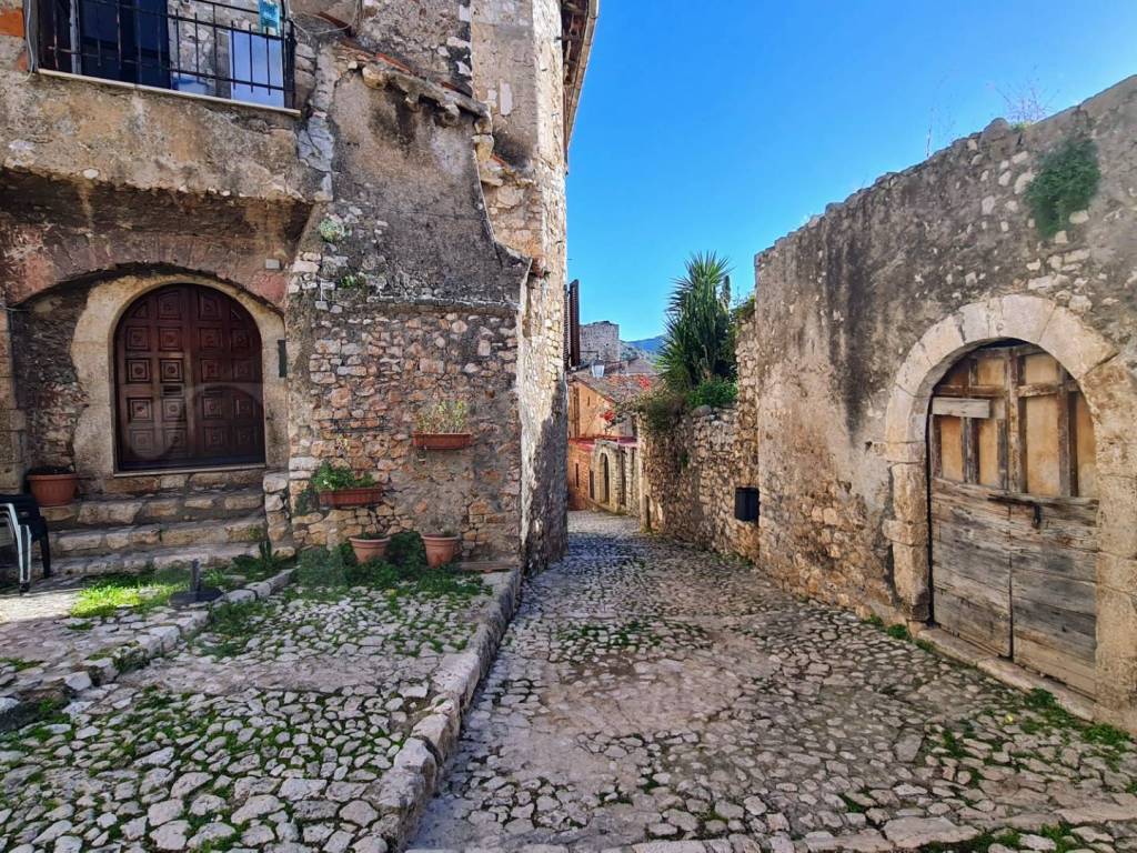 Palazzo / stabile a Sermoneta in Via Sotto Il Forte - Foto 3