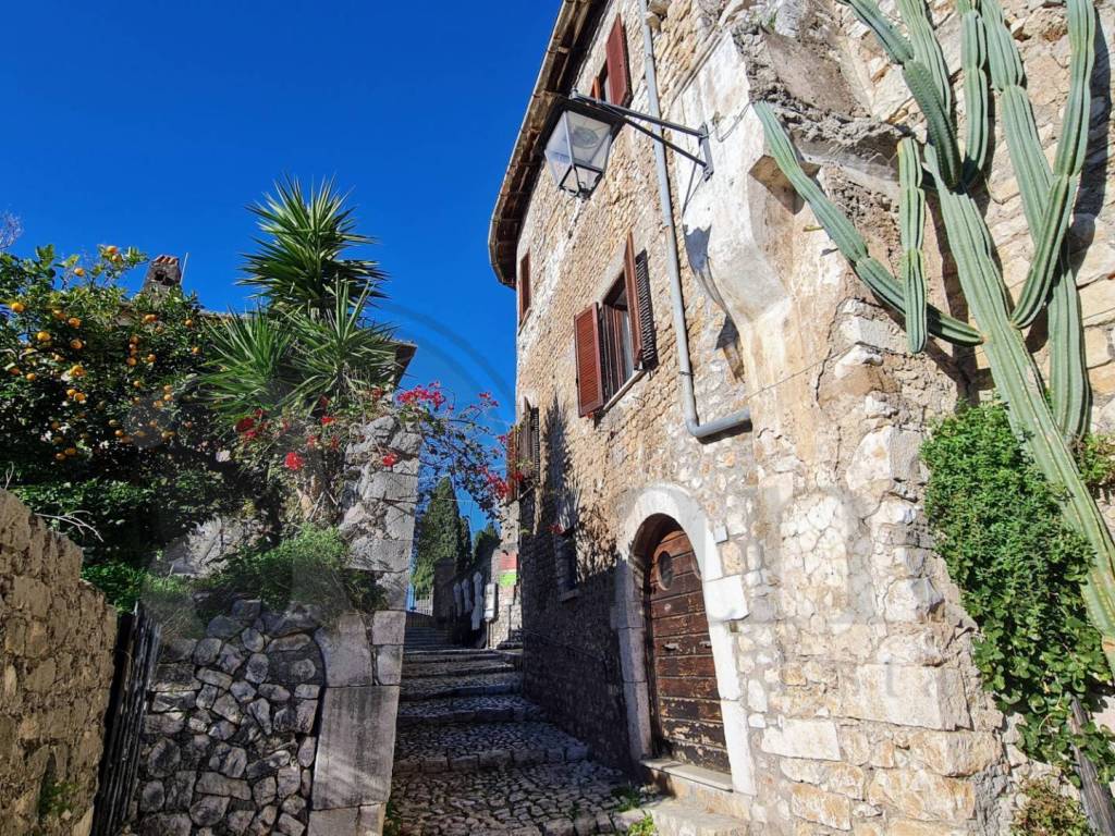Palazzo / stabile a Sermoneta in Via Sotto Il Forte - Foto 4