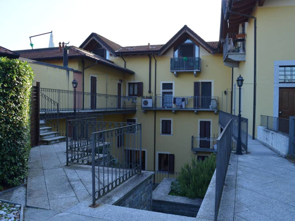 Appartamento a Castelletto sopra ticino in Via Camillo Benso di Cavour - Foto 4