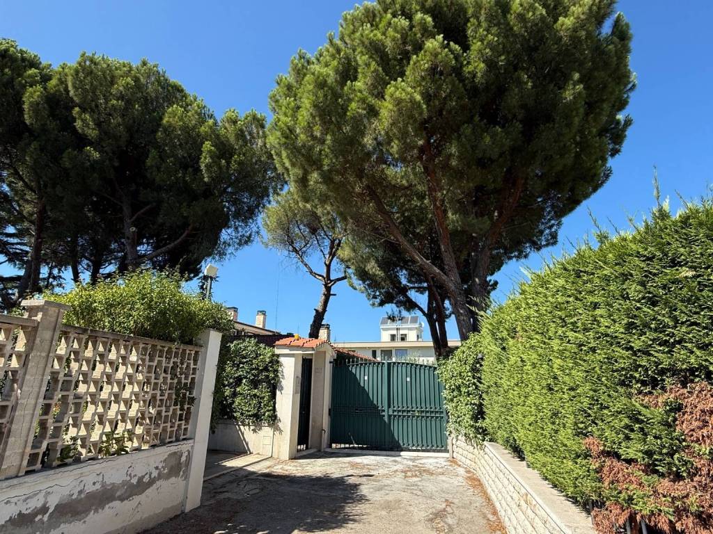 Villa a Trani in Via Beato Annibale Maria di Francia - Foto 2