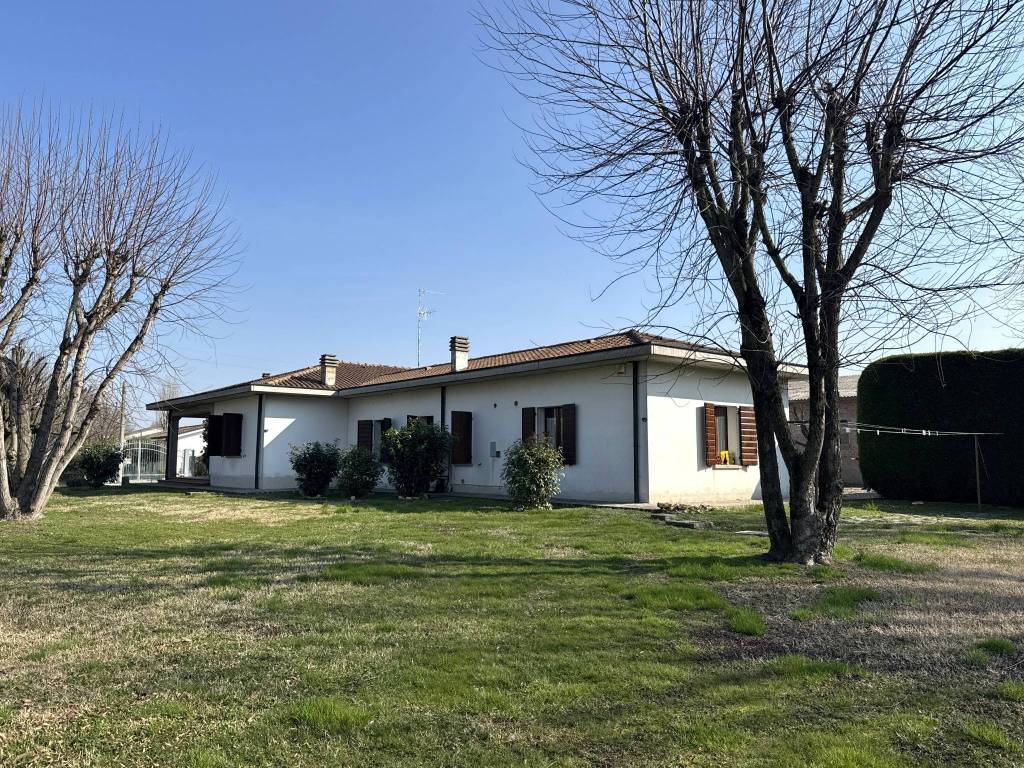 Villa a Soliera in Via Canale, 50 - Foto 2