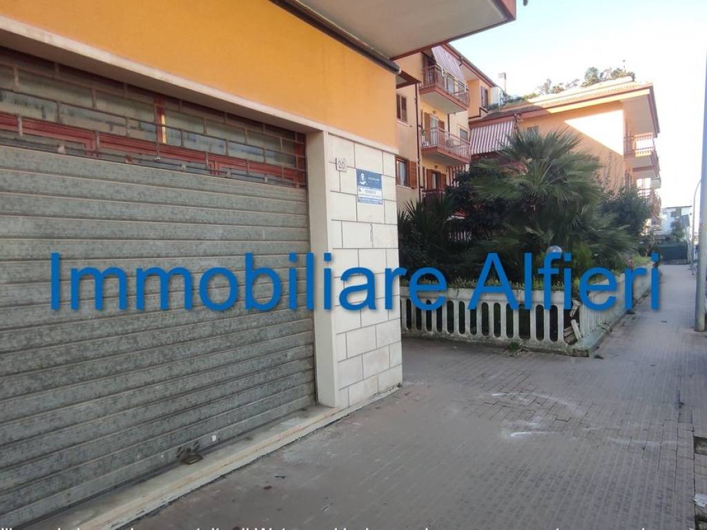 Box / garage a San giorgio del sannio in Viale Alessandro Manzoni, 18 - Foto 2