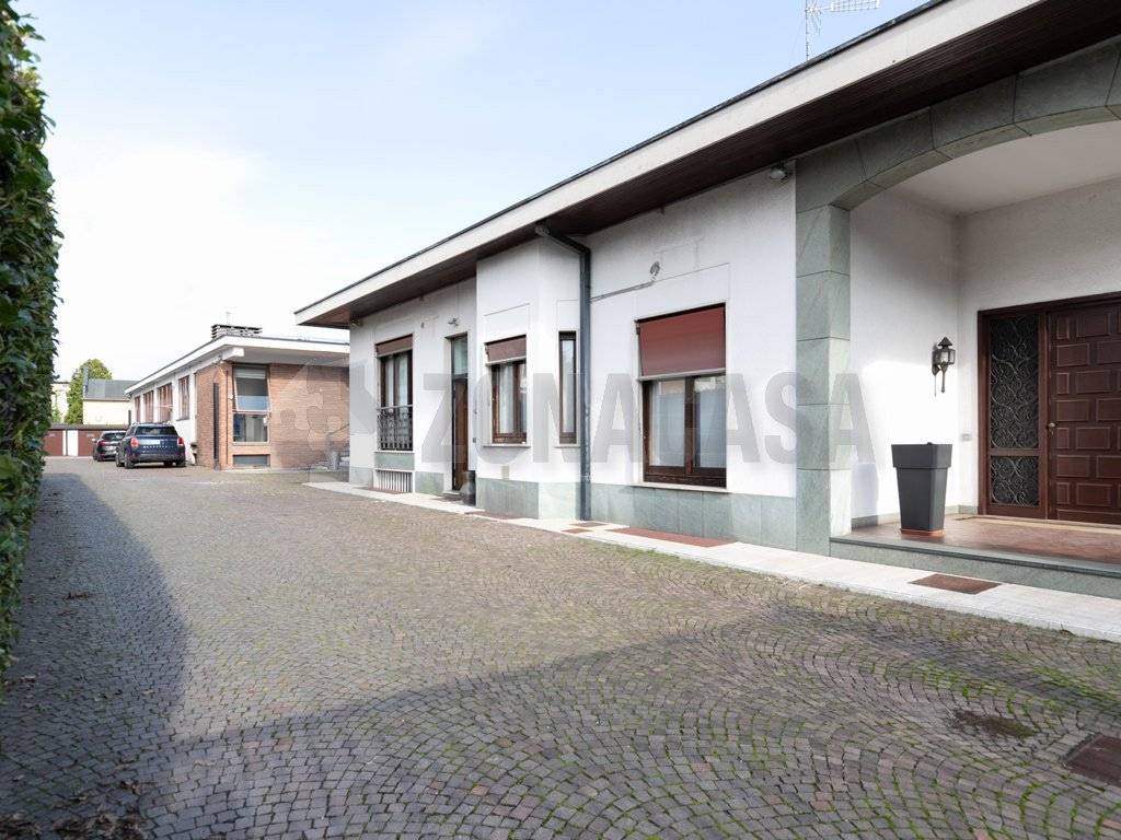 Villa a Gallarate in Via Ottaviano Custodi - Foto 4