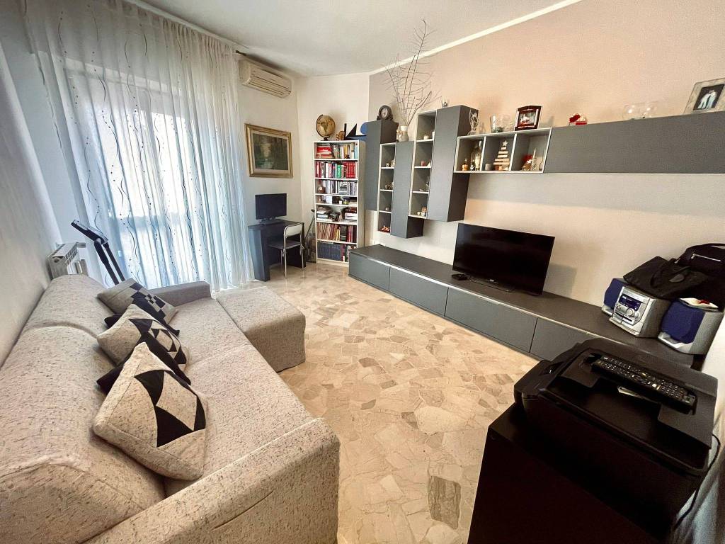 Appartamento a Limbiate in Via Carlo Pisacane, 7 - Foto 2