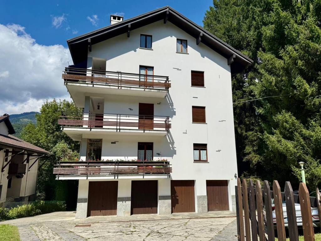 Appartamento a Malesco in Via Colonnello Attilio Moneta, 37 - Foto 2
