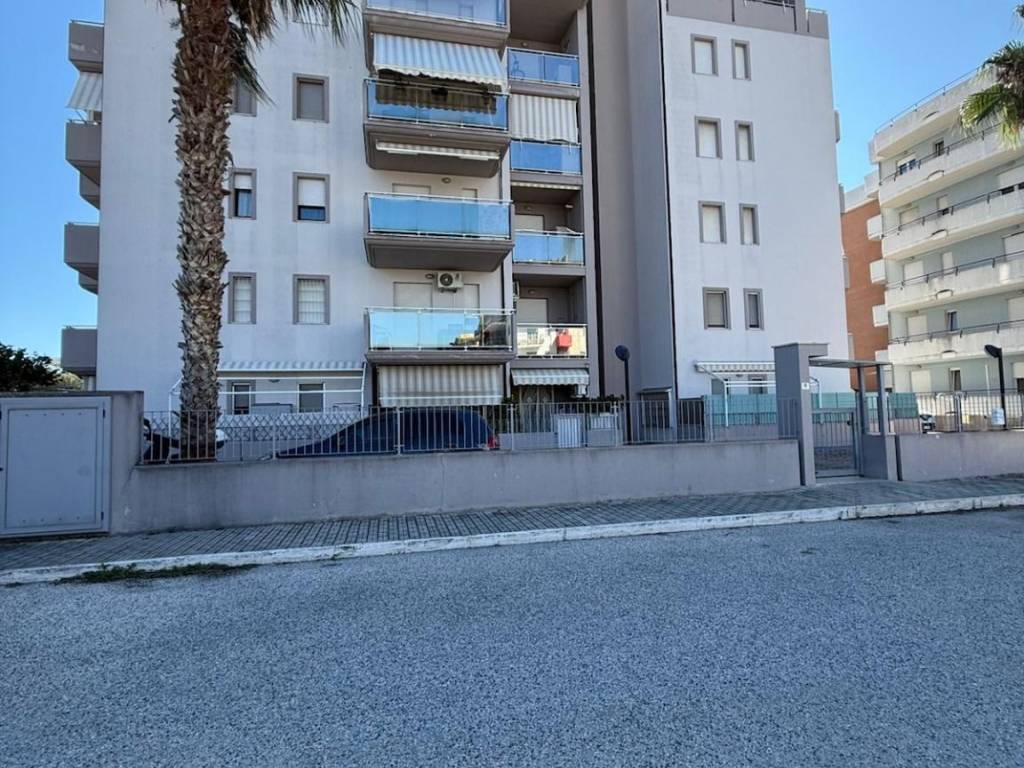 Appartamento a Alba adriatica in Via Carlo Alberto Dalla Chiesa, 10 - Foto 2