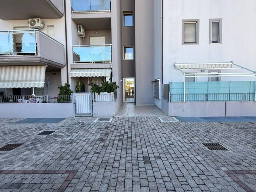 Appartamento a Alba adriatica in Via Carlo Alberto Dalla Chiesa, 10 - Foto 3