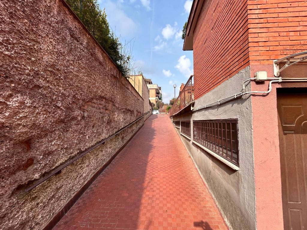 Box / garage a Roma in Via Giuseppe Sinopoli, 64 - Foto 2