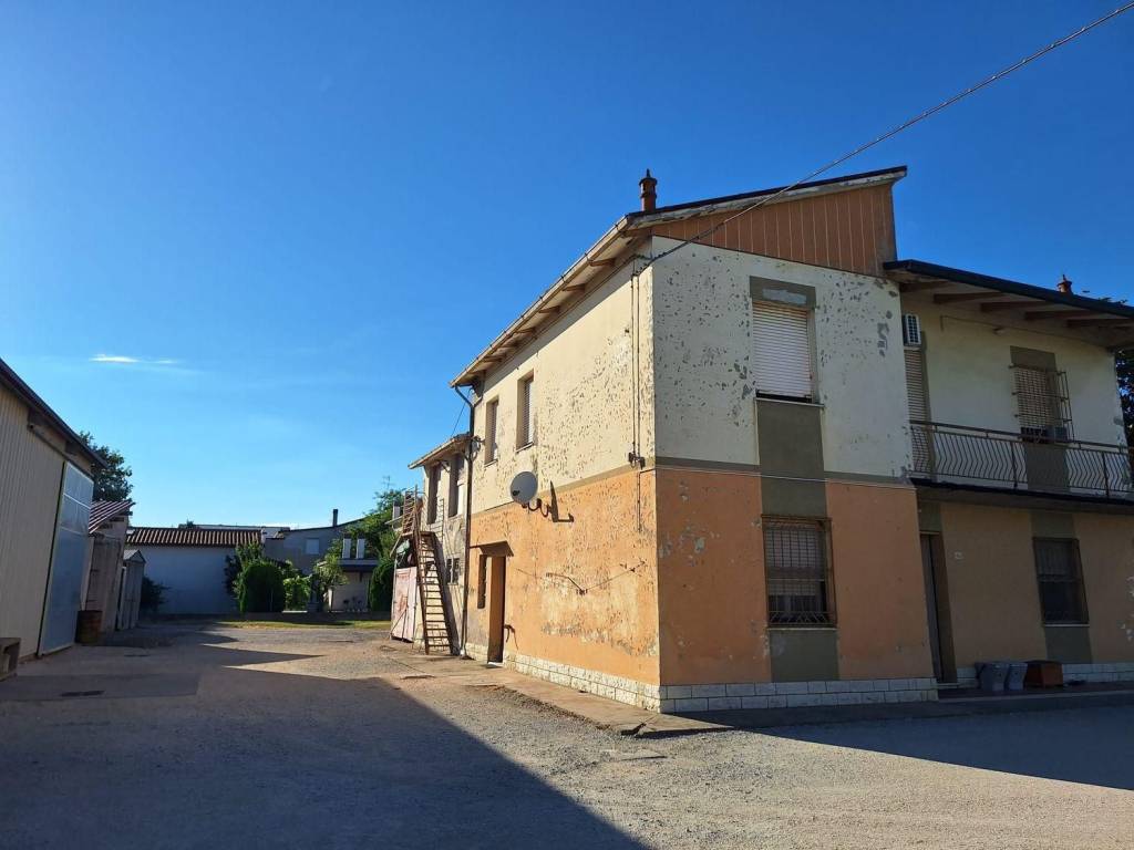 Casa indipendente a Alfonsine in VIA BORSE, N. 103 - Foto 2