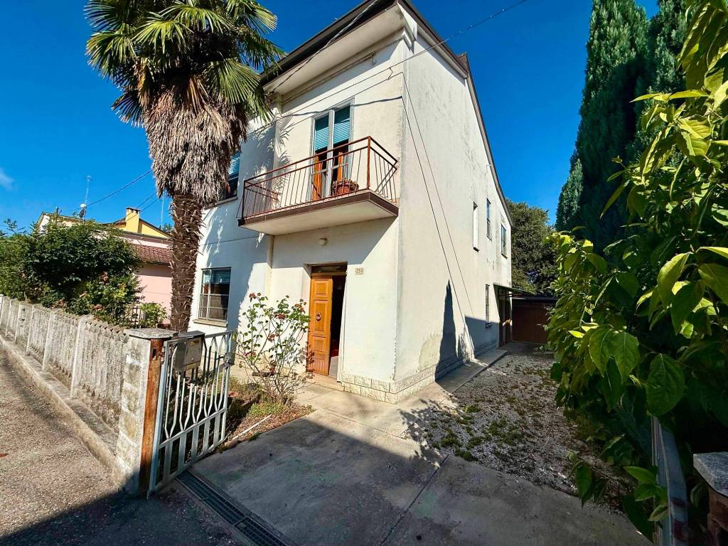 Villa a Alfonsine in Via Reale, 251 - Foto 4