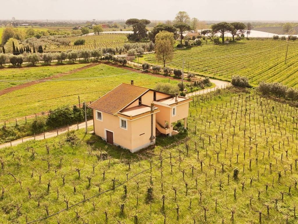 Villa a Aprilia in Via Tufello, 7 - Foto 3