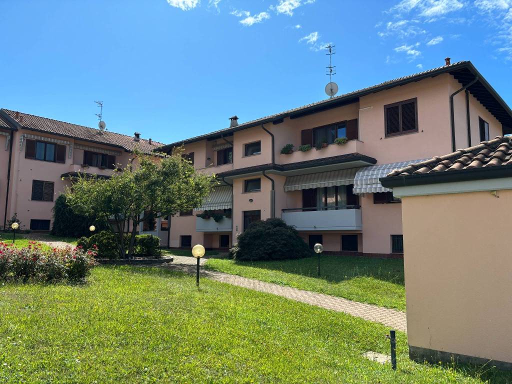 Appartamento a Castronno in Via Belvedere, 37 - Foto 2